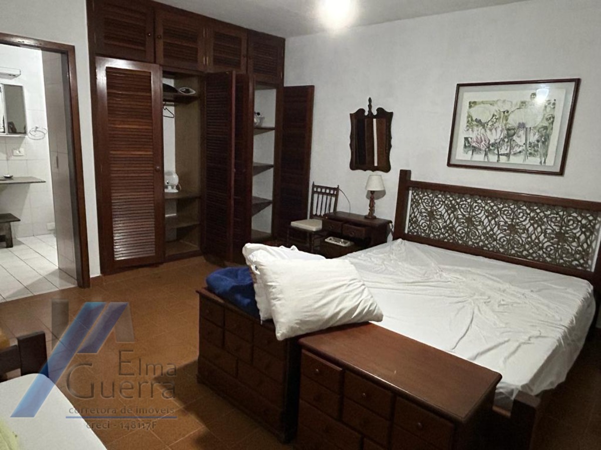Ubatuba, Praia da Fortaleza - Casa frente mar, com 05 suítes, com terreno de 3031 m2.