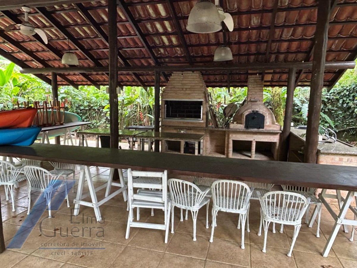 Ubatuba, Praia da Fortaleza - Casa frente mar, com 05 suítes, com terreno de 3031 m2.