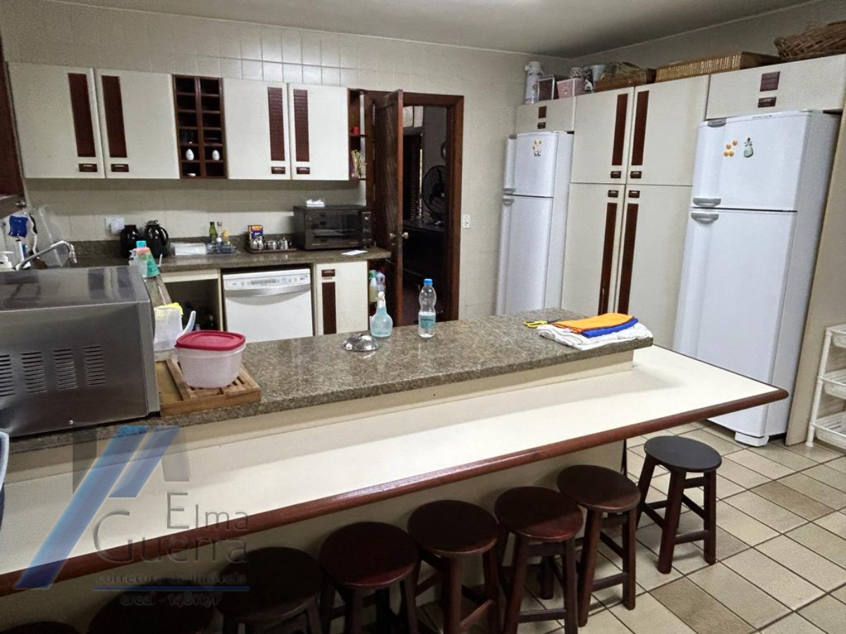 Ubatuba, Praia da Fortaleza - Casa frente mar, com 05 suítes, com terreno de 3031 m2.