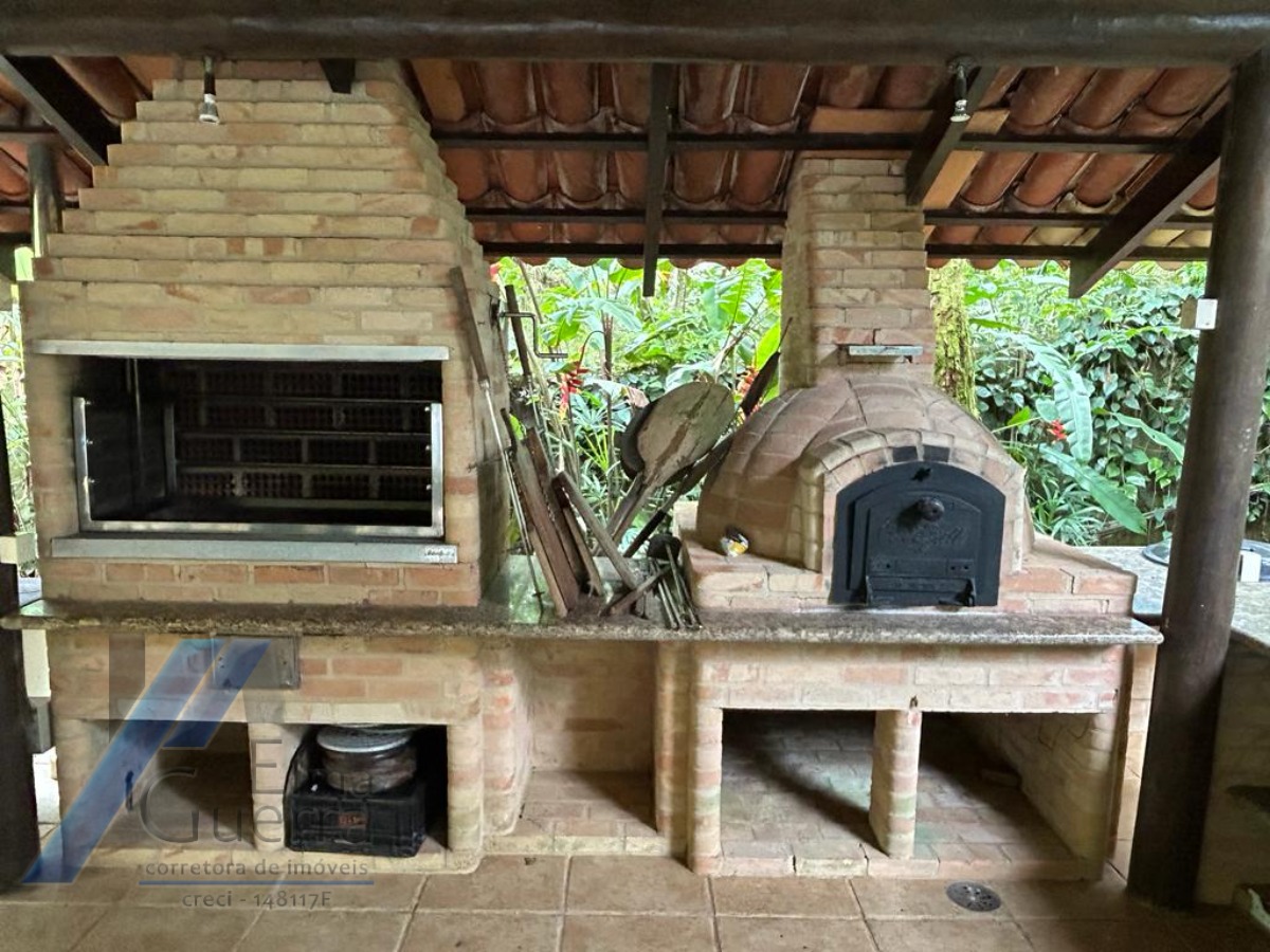 Ubatuba, Praia da Fortaleza - Casa frente mar, com 05 suítes, com terreno de 3031 m2.