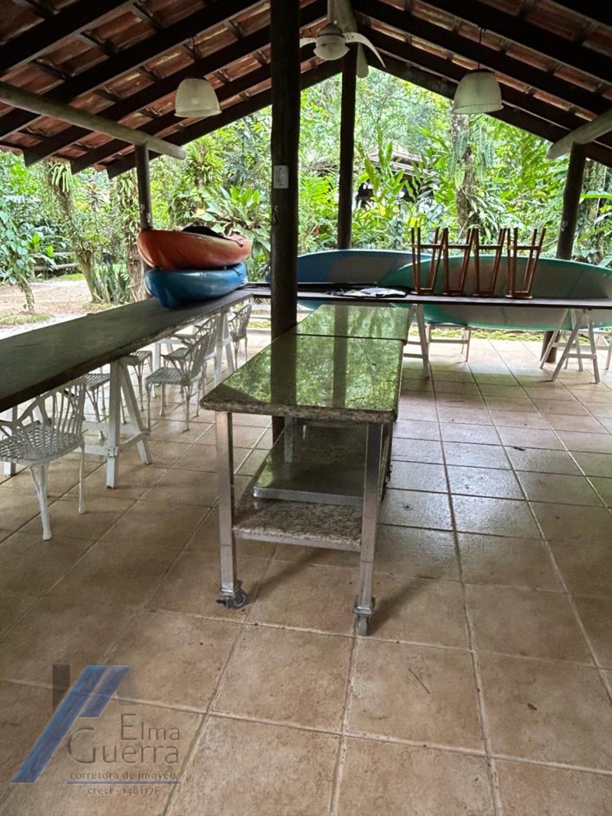 Ubatuba, Praia da Fortaleza - Casa frente mar, com 05 suítes, com terreno de 3031 m2.
