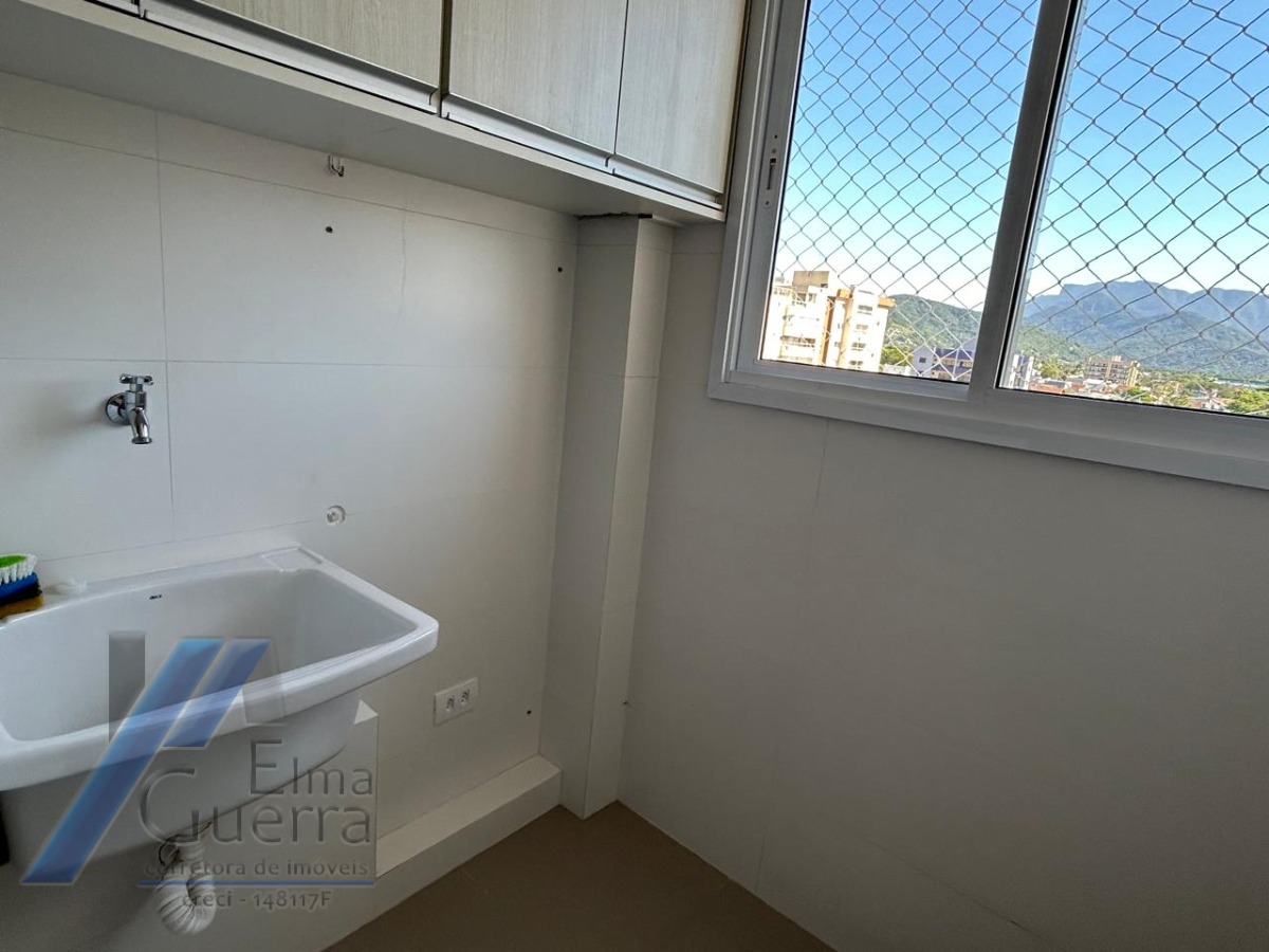 Ubatuba, centro, Apartamento mobiliado com 02 dormitórios sendo 01 suíte com área de lazer.