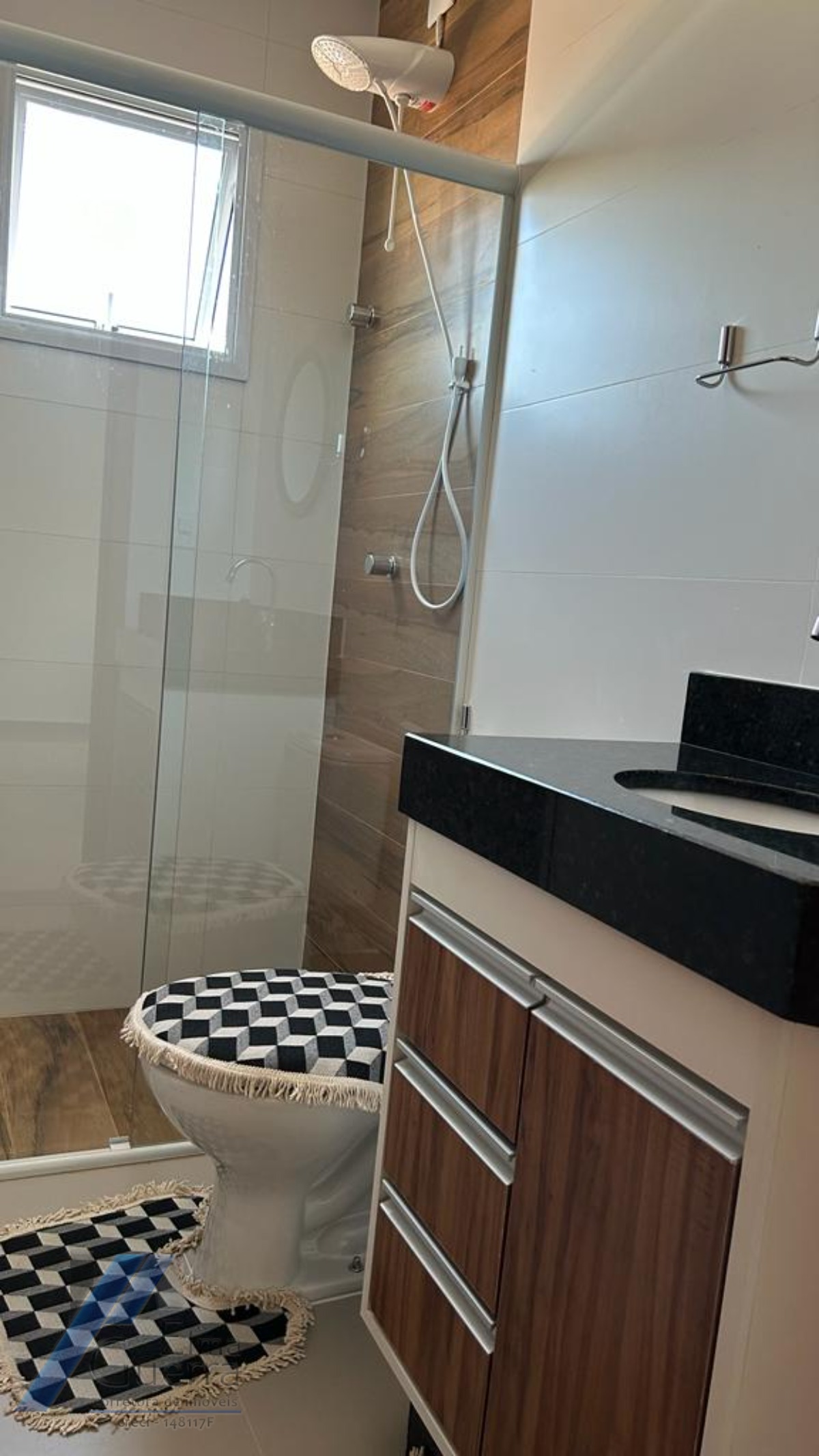 Ubatuba, centro, Apartamento mobiliado com 02 dormitórios sendo 01 suíte com área de lazer.