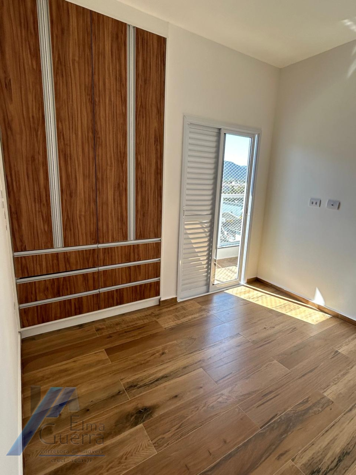 Ubatuba, centro, Apartamento mobiliado com 02 dormitórios sendo 01 suíte com área de lazer.