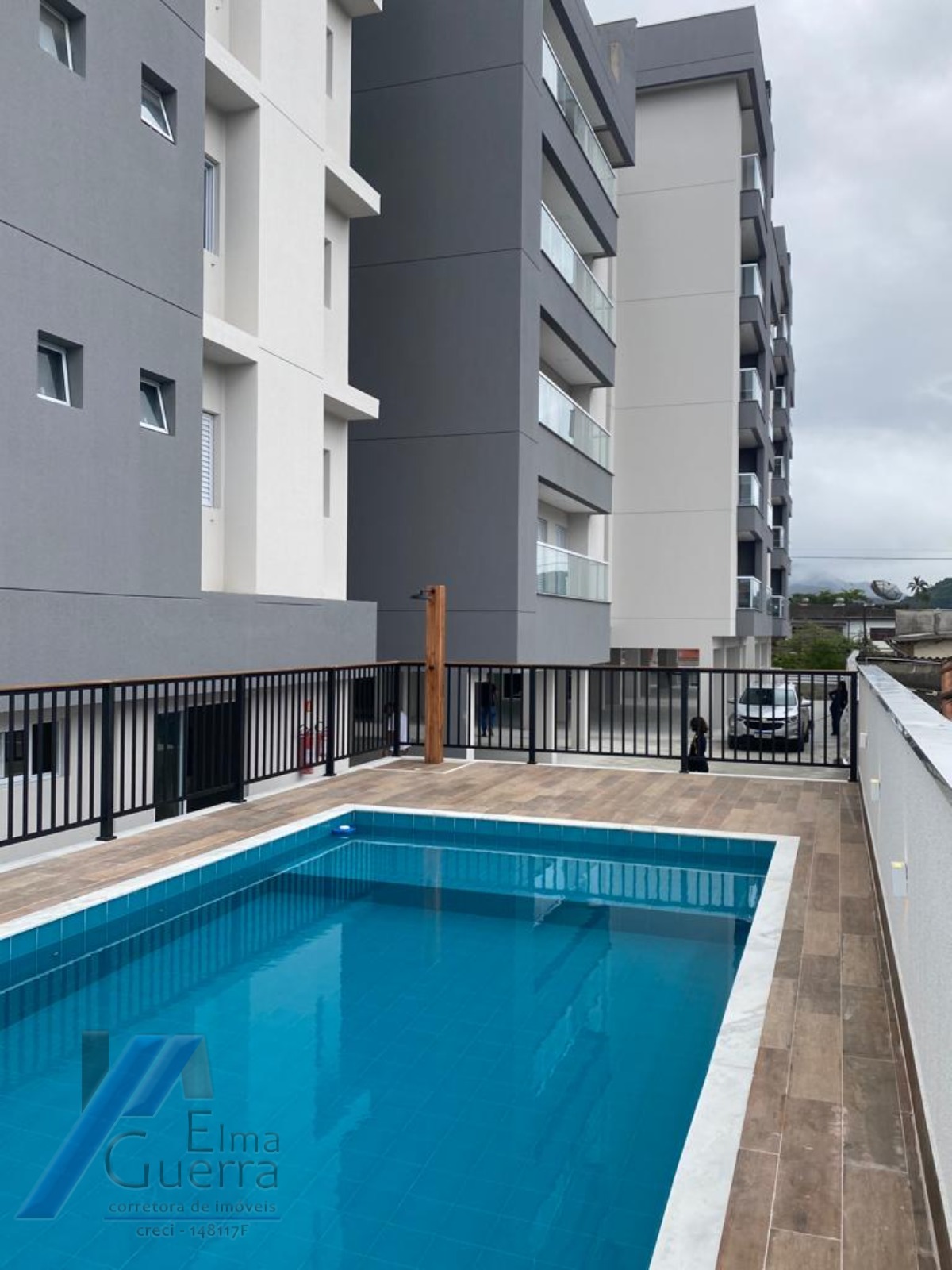 Ubatuba, centro, Apartamento mobiliado com 02 dormitórios sendo 01 suíte com área de lazer.