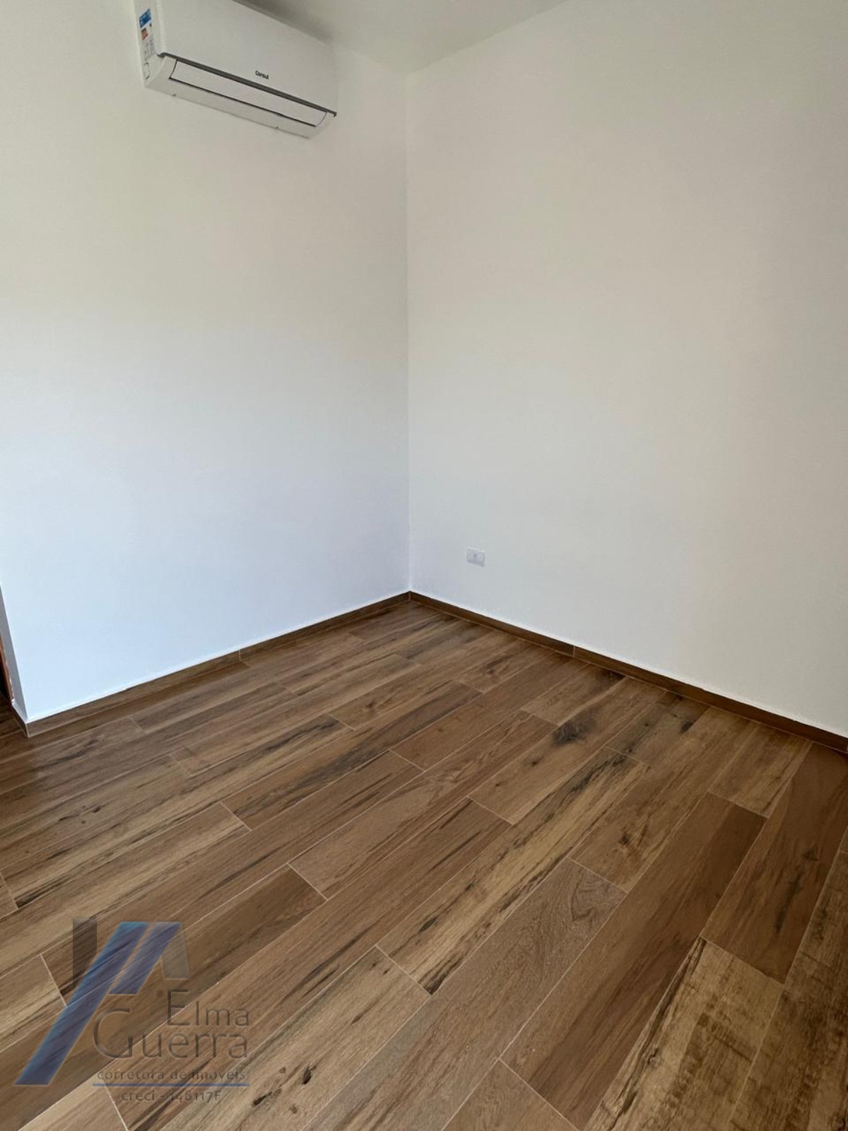 Ubatuba, centro, Apartamento mobiliado com 02 dormitórios sendo 01 suíte com área de lazer.