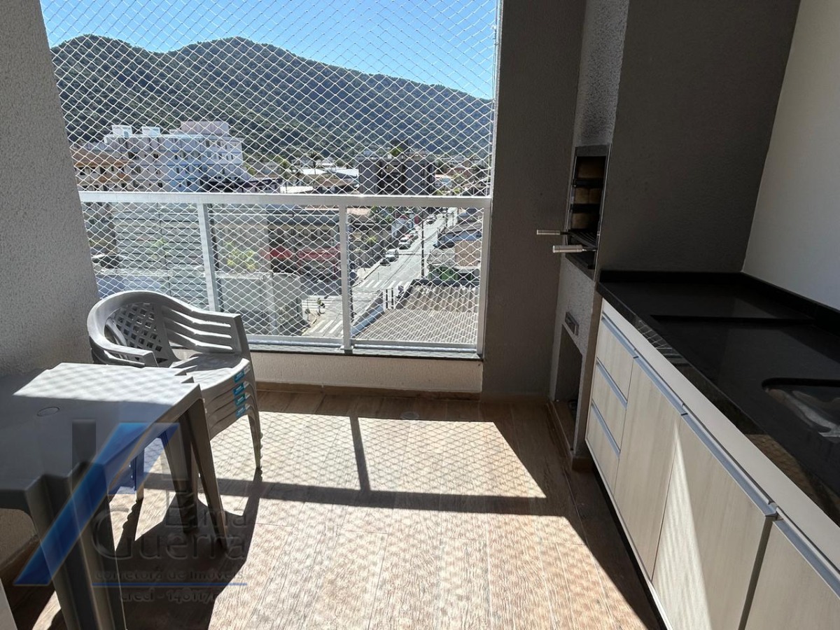 Ubatuba, centro, Apartamento mobiliado com 02 dormitórios sendo 01 suíte com área de lazer.