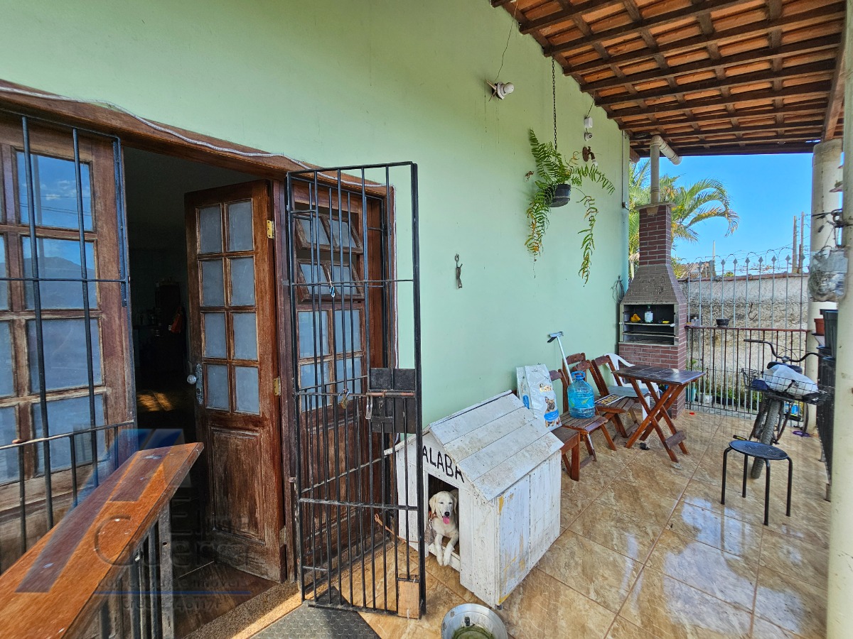 Ubatuba, Cento - Casa com 02 dormitórios sendo 01 suíte, terreno de 298 m2.