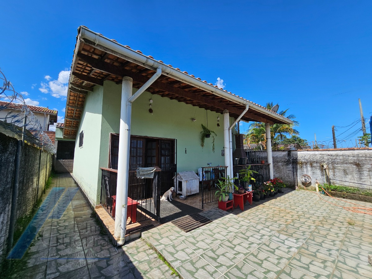 Ubatuba, Cento - Casa com 02 dormitórios sendo 01 suíte, terreno de 298 m2.