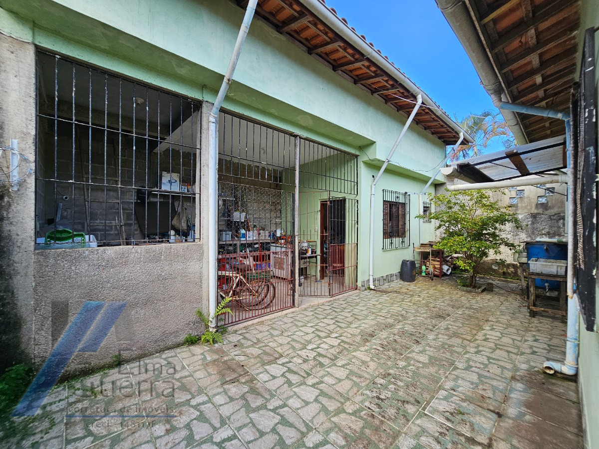 Ubatuba, Cento - Casa com 02 dormitórios sendo 01 suíte, terreno de 298 m2.