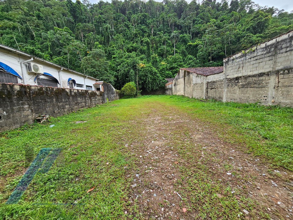 Ubatuba - Pereque açu. Terreno com 480 m2, documentado a 50 metros da praia.