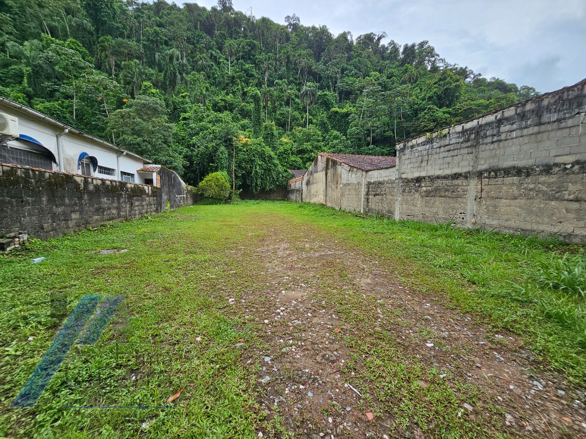 Ubatuba - Pereque açu. Terreno com 480 m2, documentado a 50 metros da praia.