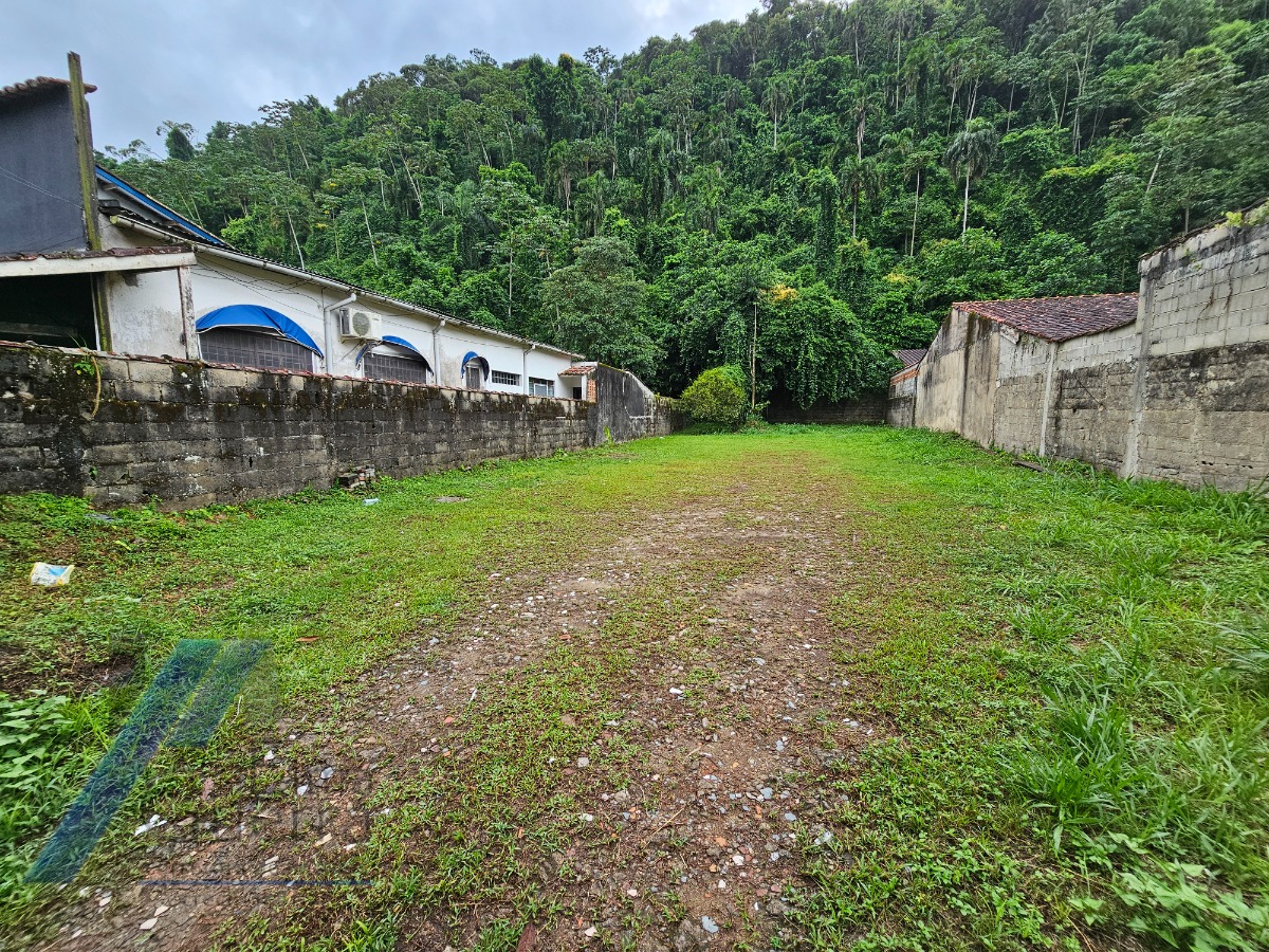 Ubatuba - Pereque açu. Terreno com 480 m2, documentado a 50 metros da praia.