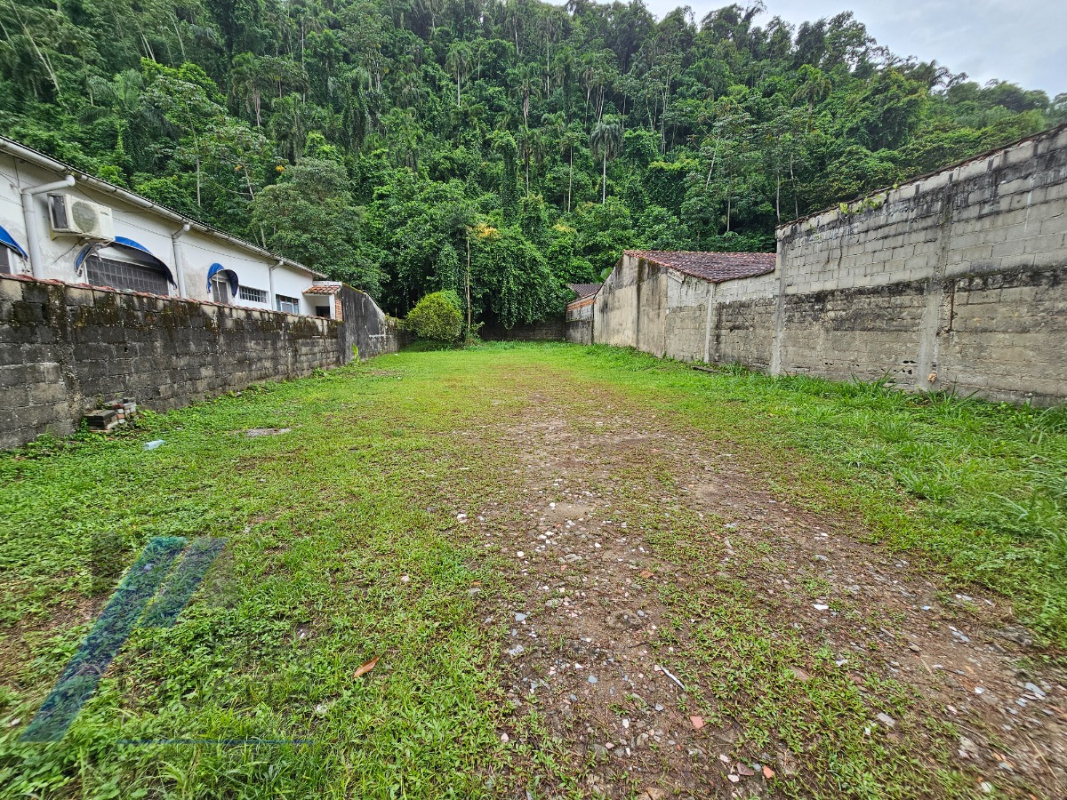 Ubatuba - Pereque açu. Terreno com 480 m2, documentado a 50 metros da praia.