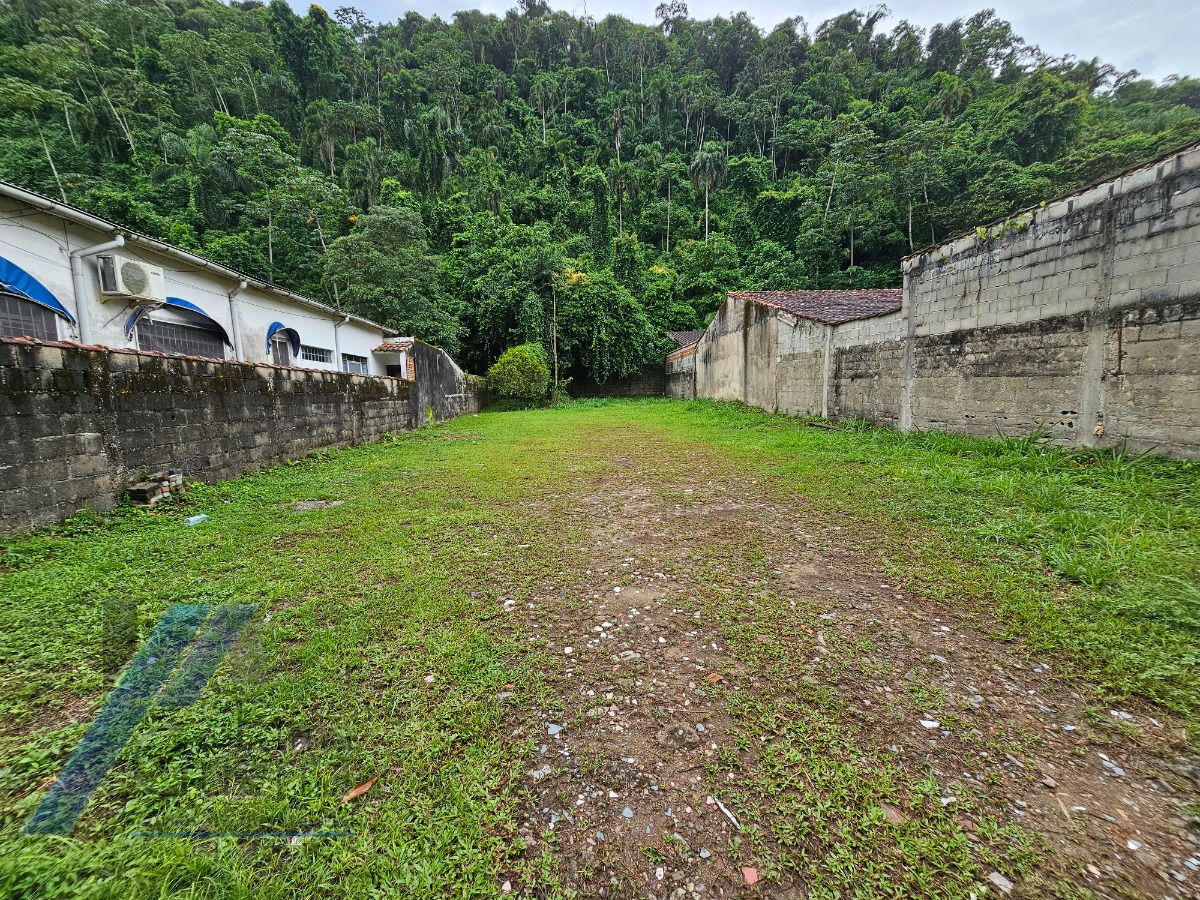 Ubatuba - Pereque açu. Terreno com 480 m2, documentado a 50 metros da praia.
