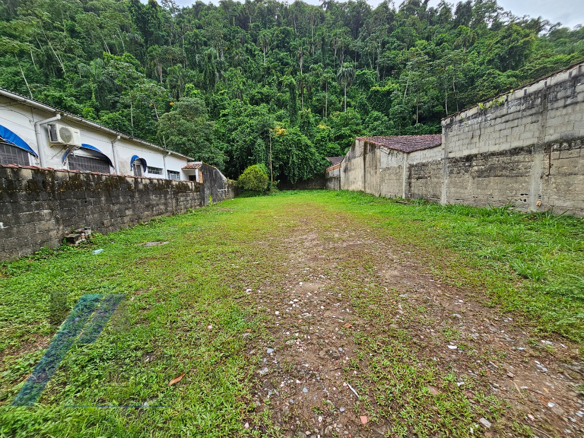 Ubatuba - Pereque açu. Terreno com 480 m2, documentado a 50 metros da praia.