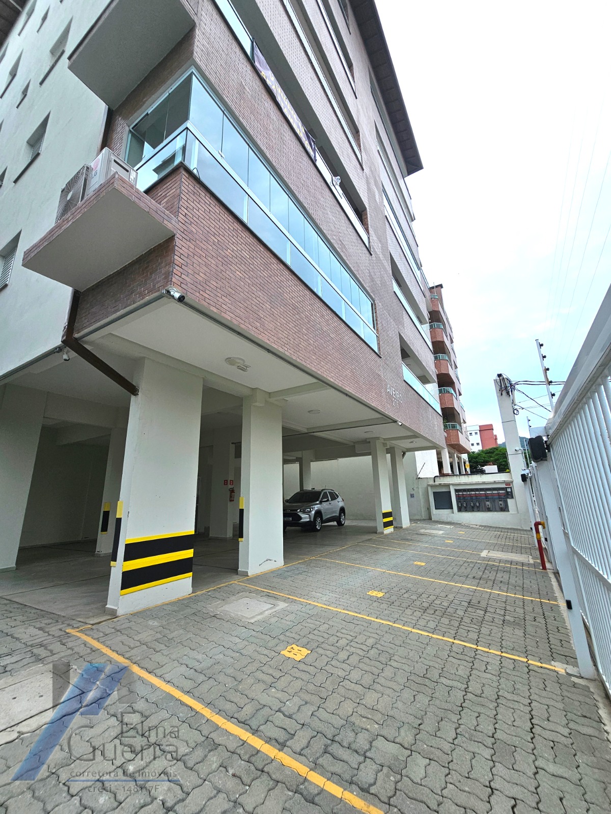 Ubatuba, Itaguá - Apartamento novo segundo andar andar com 02 dormitórios sendo 01 suíte, bem localizado com área de lazer.