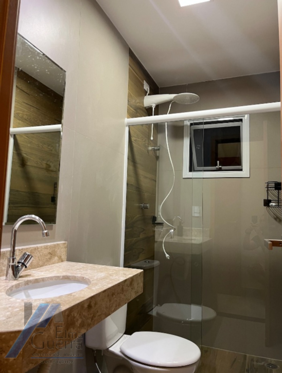 Ubatuba, centro - Apartamento mobiliado com 03 dormitórios sendo 01 suíte com área de lazer.