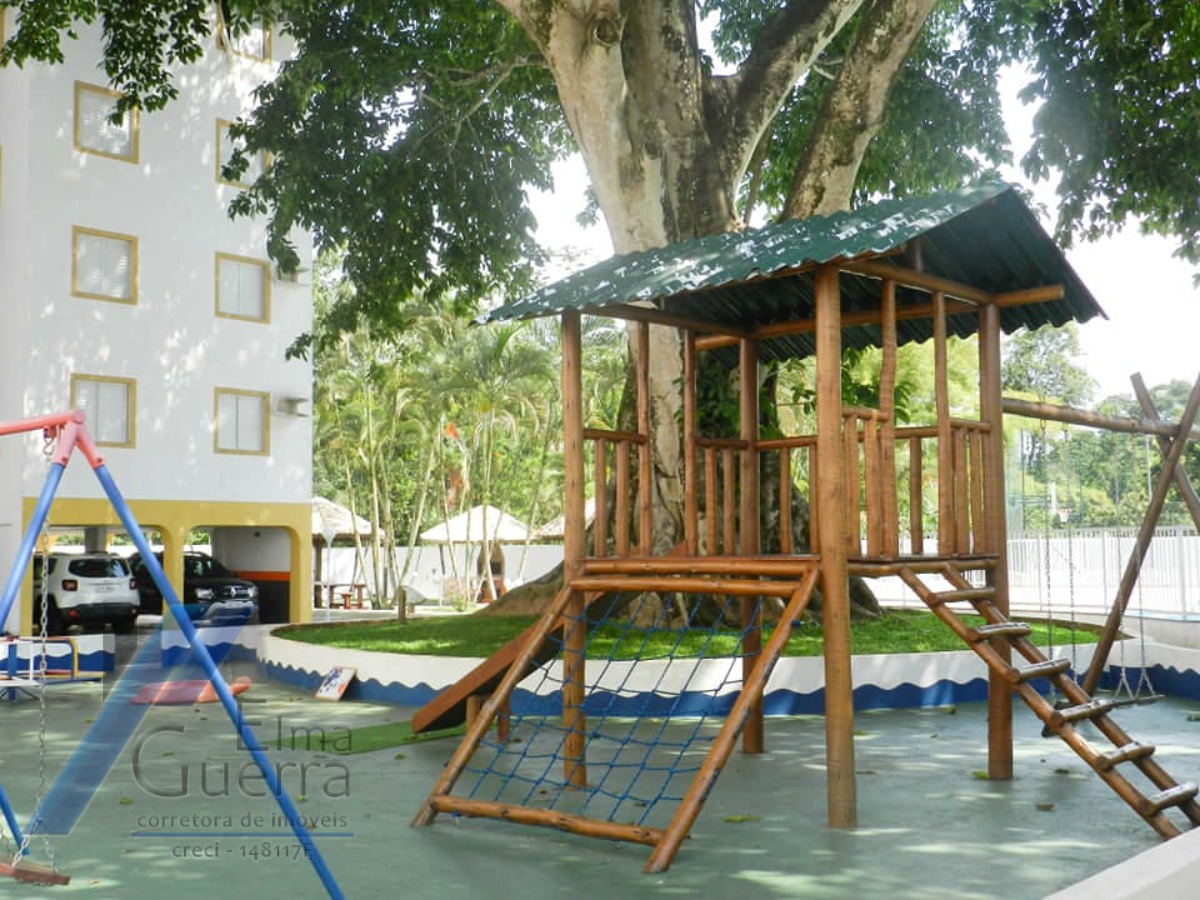 Ubatuba, Centro - Apartamento com 02 suítes e área de lazer.