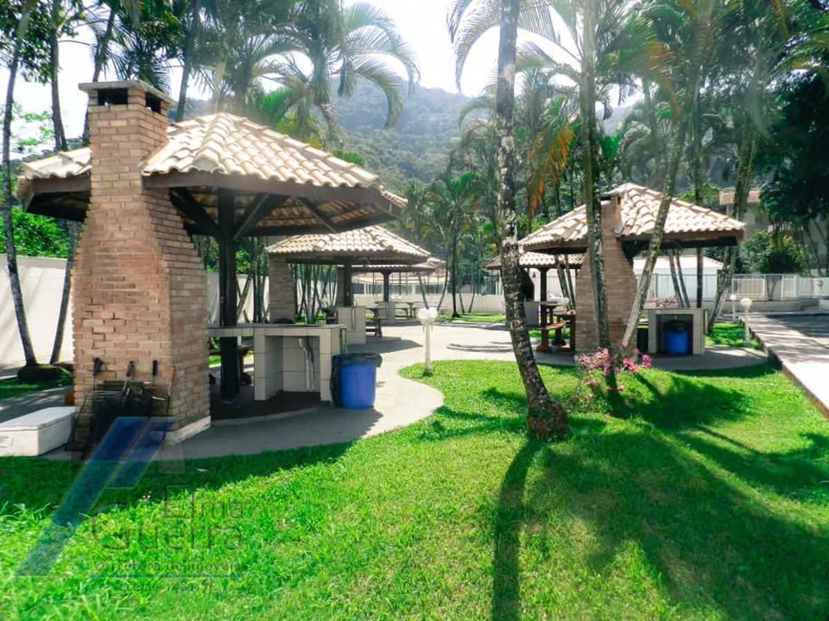 Ubatuba, Centro - Apartamento com 02 suítes e área de lazer.