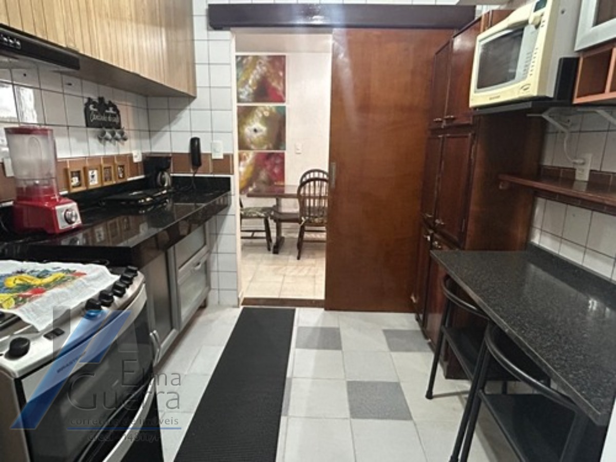 Ubatuba, Centro - Apartamento com 02 suítes e área de lazer.