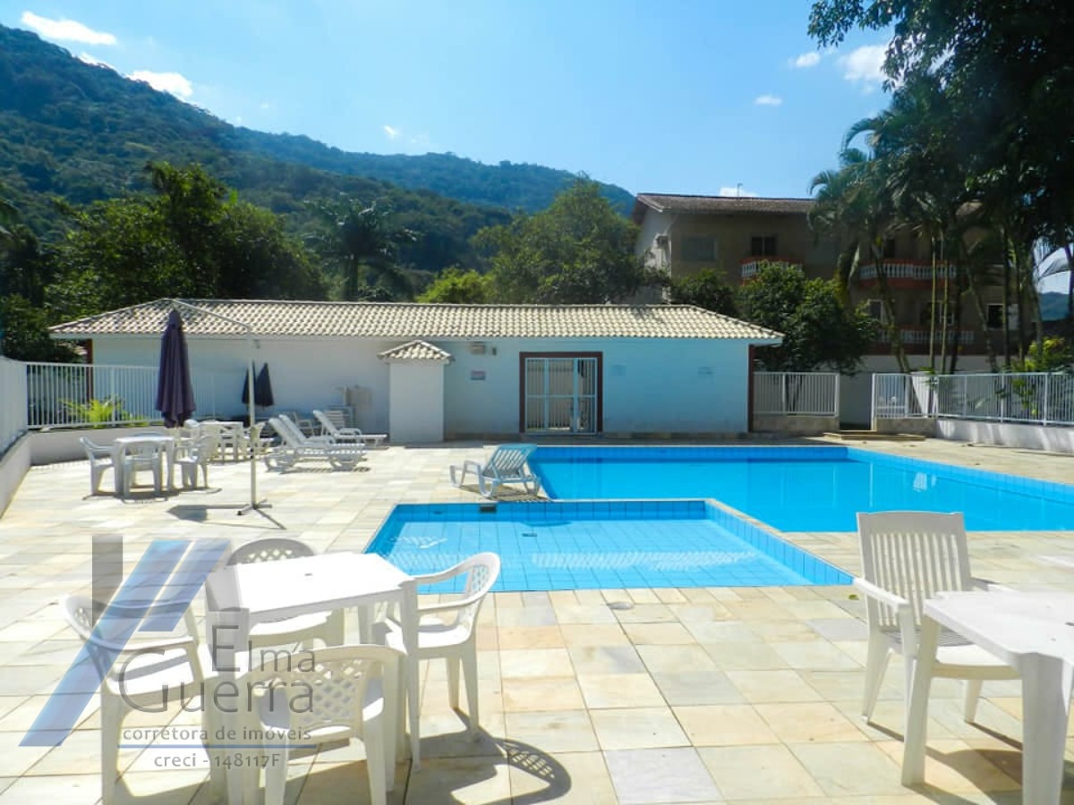 Ubatuba, Centro - Apartamento com 02 suítes e área de lazer.