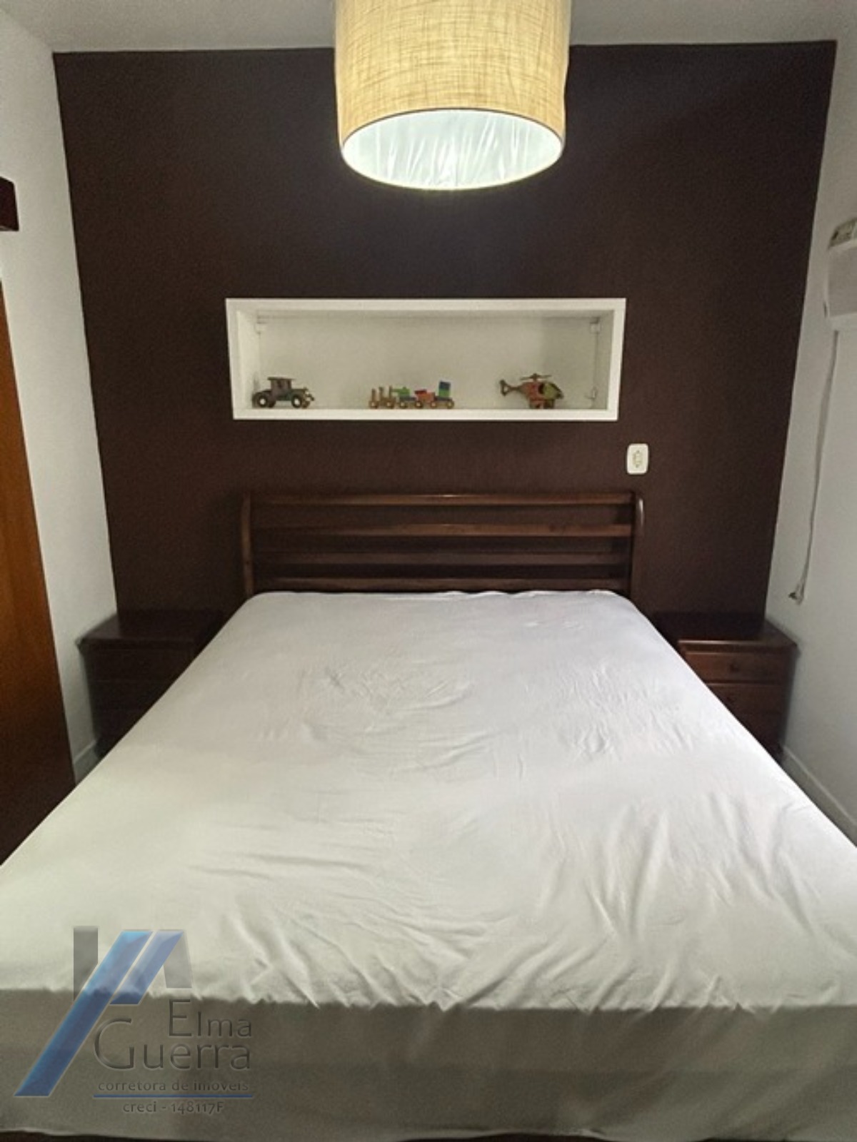 Ubatuba, Centro - Apartamento com 02 suítes e área de lazer.