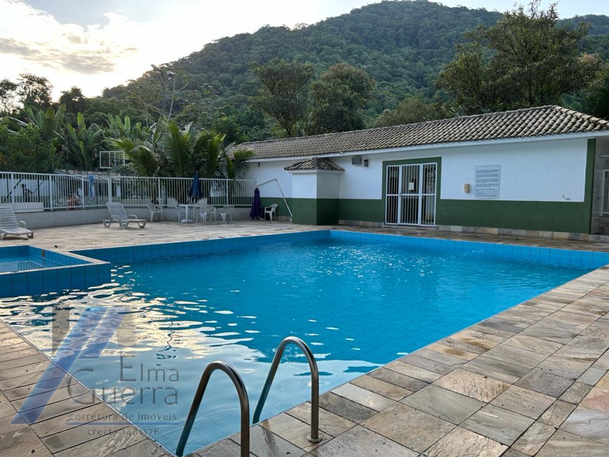 Ubatuba, Centro - Apartamento com 02 suítes e área de lazer.