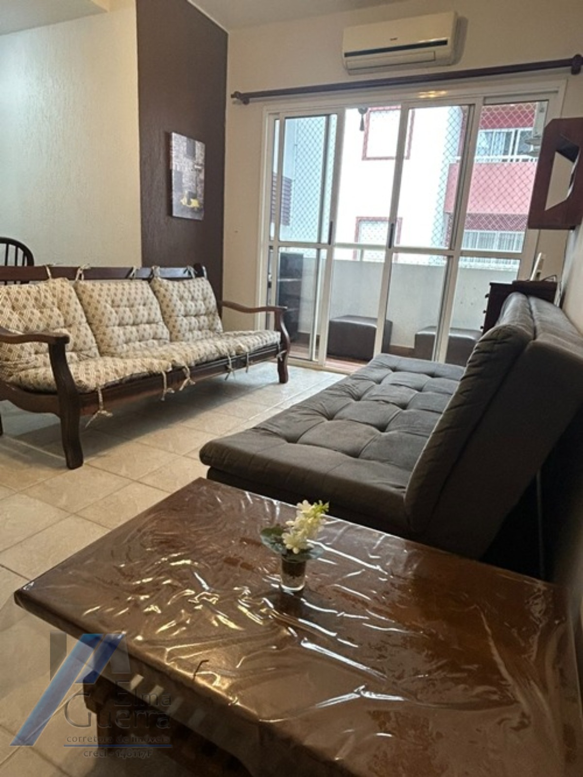 Ubatuba, Centro - Apartamento com 02 suítes e área de lazer.