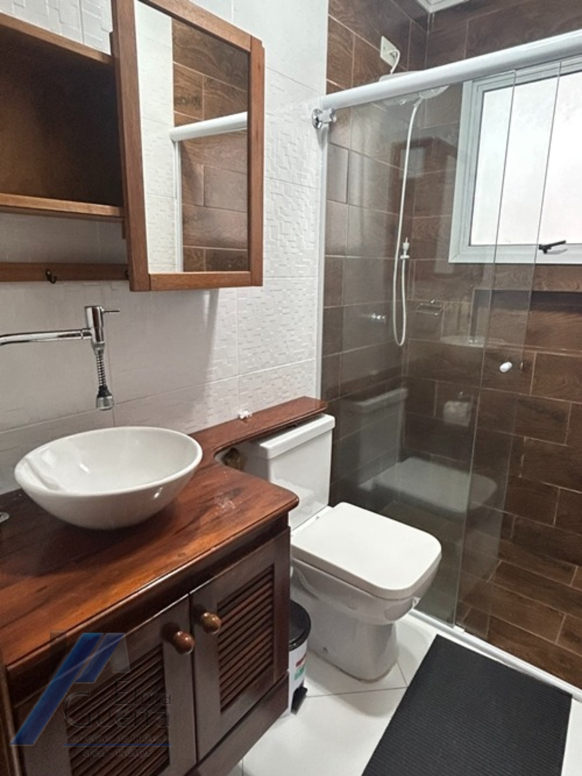 Ubatuba, Centro - Apartamento com 02 suítes e área de lazer.