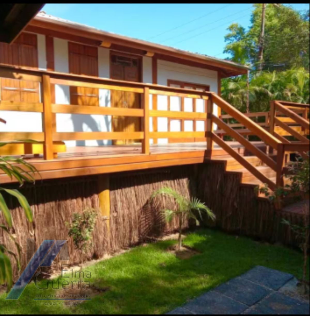 Ubatuba, Itamambuca - Linda casa com 03 dormitórios sendo 01 suíte e 100 metros do mar.