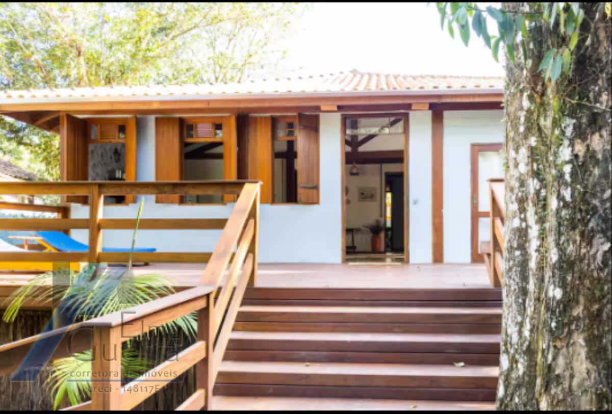 Ubatuba, Itamambuca - Linda casa com 03 dormitórios sendo 01 suíte e 100 metros do mar.