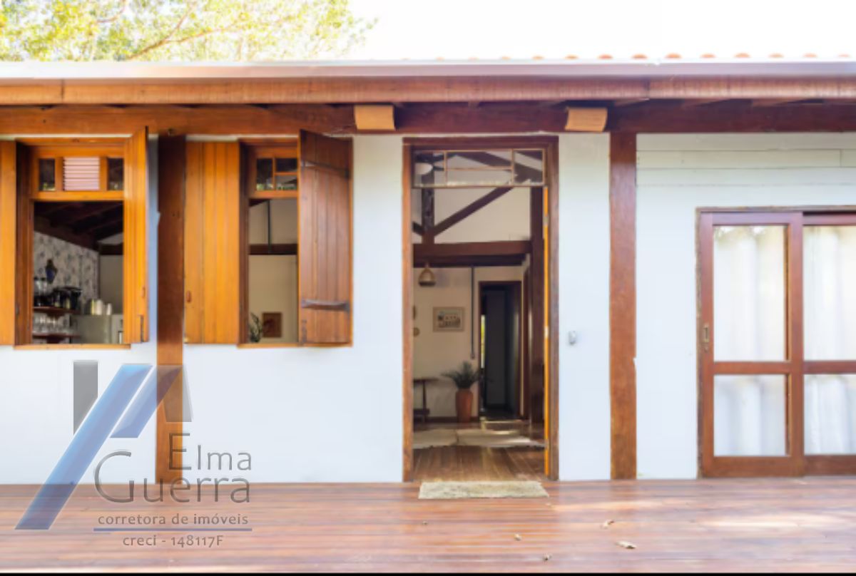 Ubatuba, Itamambuca - Linda casa com 03 dormitórios sendo 01 suíte e 100 metros do mar.