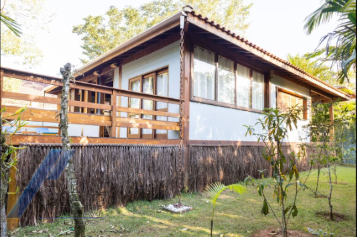 Ubatuba, Itamambuca - Linda casa com 03 dormitórios sendo 01 suíte e 100 metros do mar.