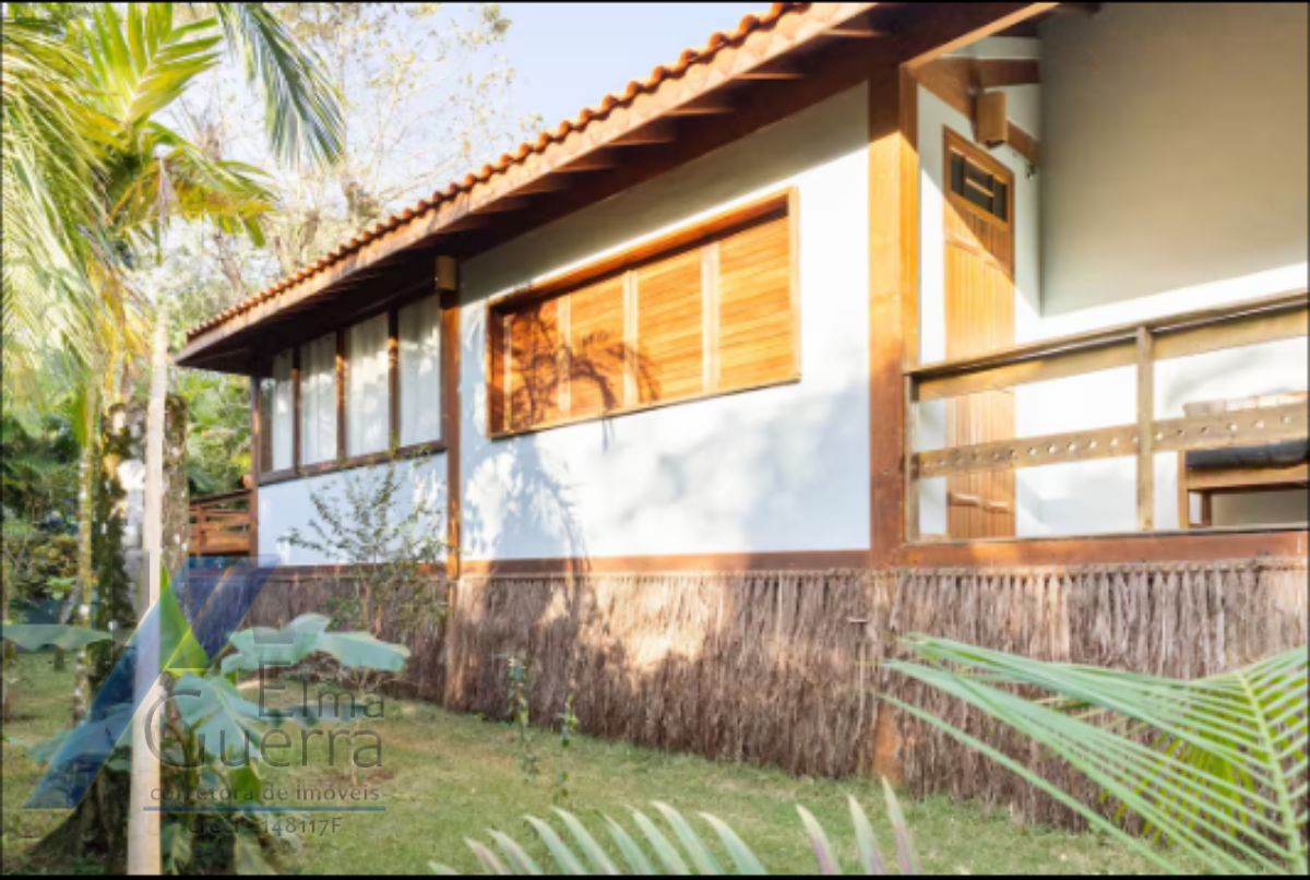 Ubatuba, Itamambuca - Linda casa com 03 dormitórios sendo 01 suíte e 100 metros do mar.