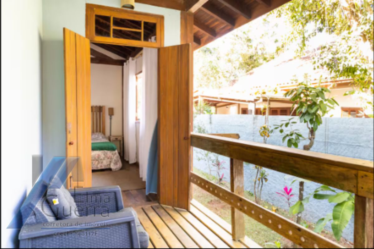 Ubatuba, Itamambuca - Linda casa com 03 dormitórios sendo 01 suíte e 100 metros do mar.