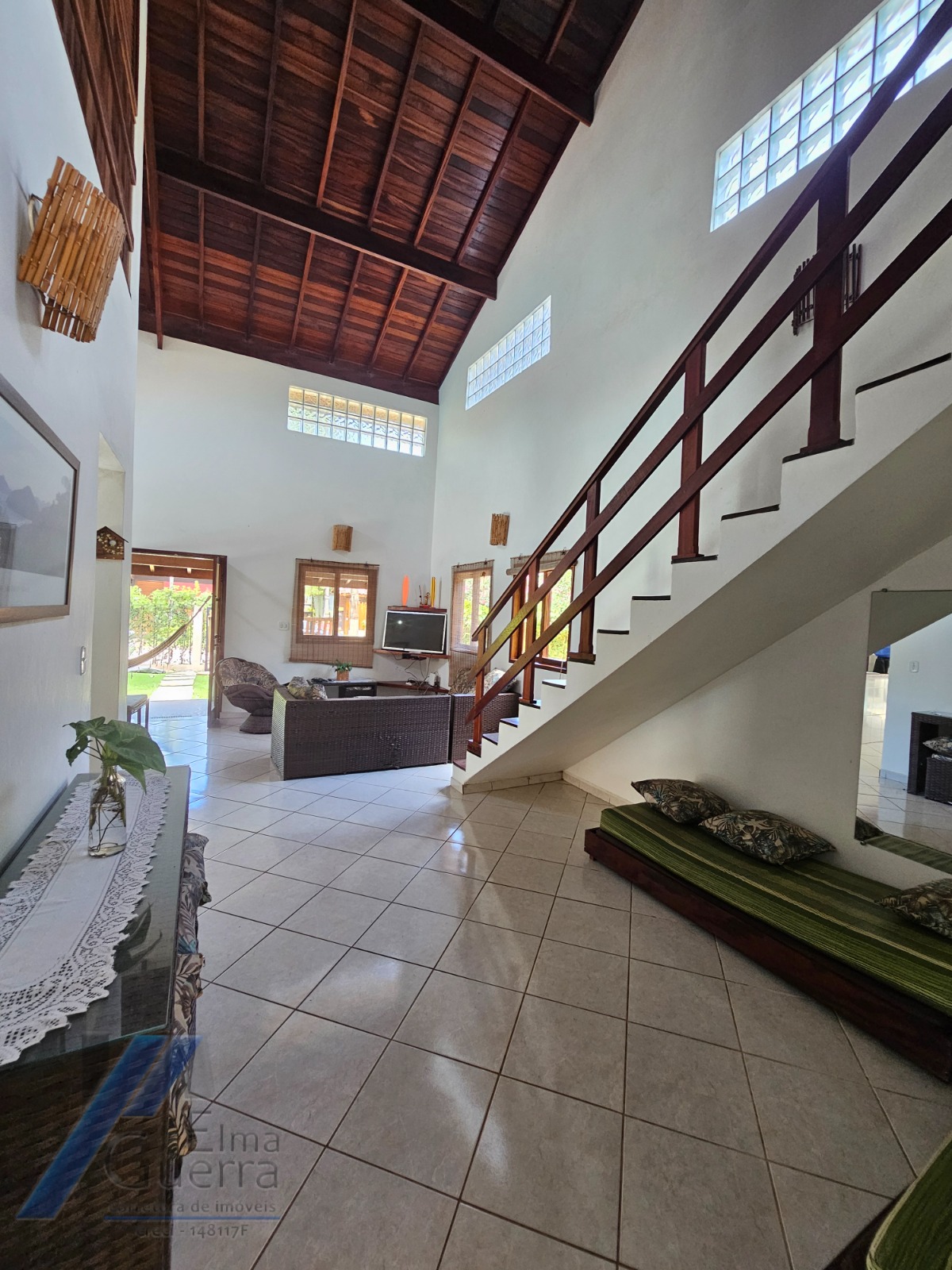 Ubatuba, Itamambuca - Linda casa com 03 dormitórios sendo 01 suíte e 300 metros do mar.