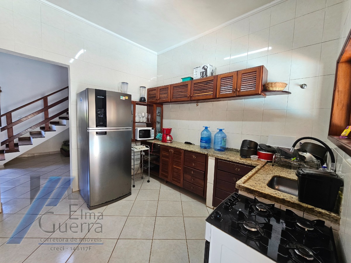 Ubatuba, Itamambuca - Linda casa com 03 dormitórios sendo 01 suíte e 300 metros do mar.