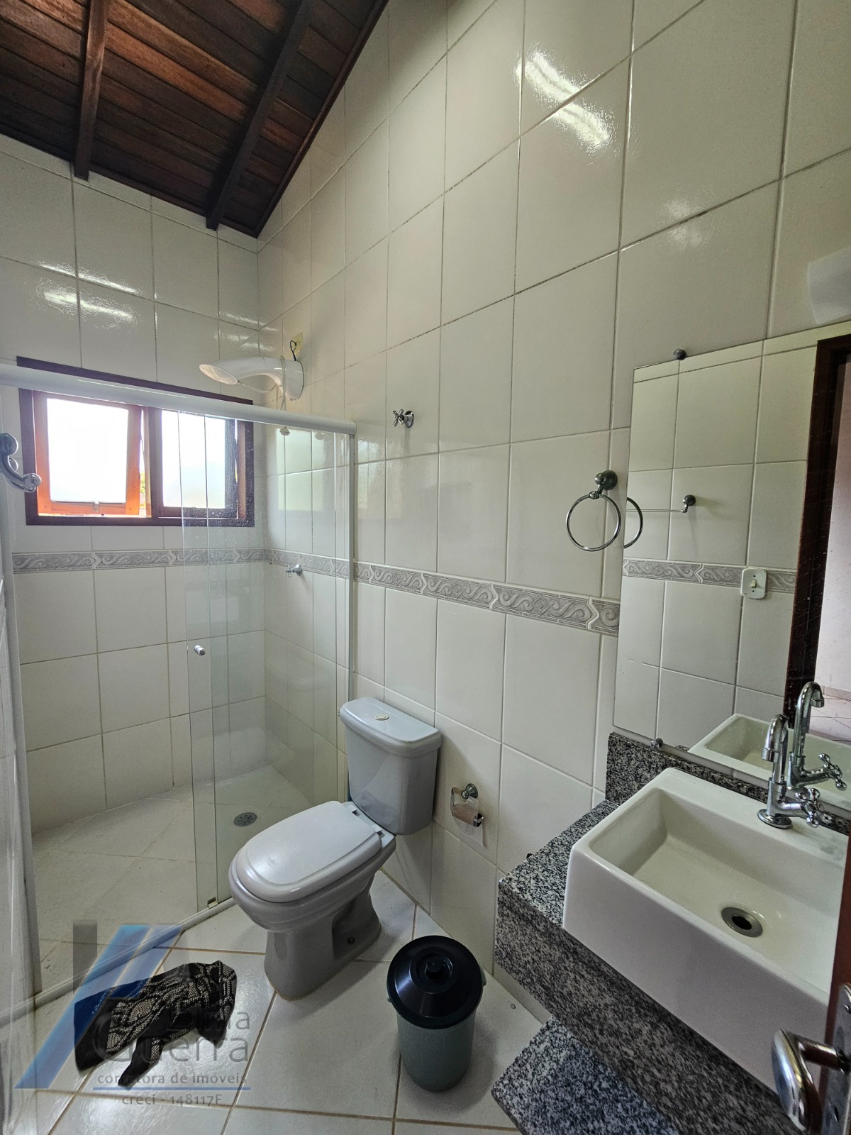 Ubatuba, Itamambuca - Linda casa com 03 dormitórios sendo 01 suíte e 300 metros do mar.