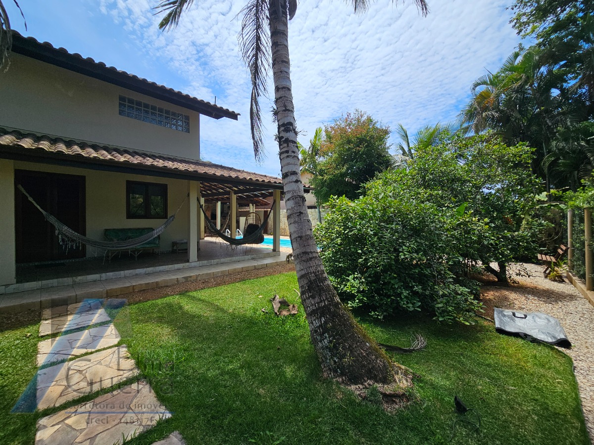 Ubatuba, Itamambuca - Linda casa com 03 dormitórios sendo 01 suíte e 300 metros do mar.