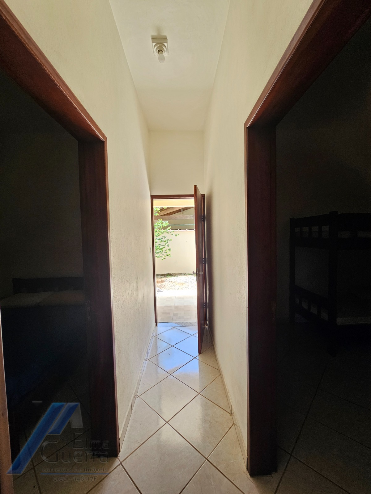 Ubatuba, Itamambuca - Linda casa com 03 dormitórios sendo 01 suíte e 300 metros do mar.