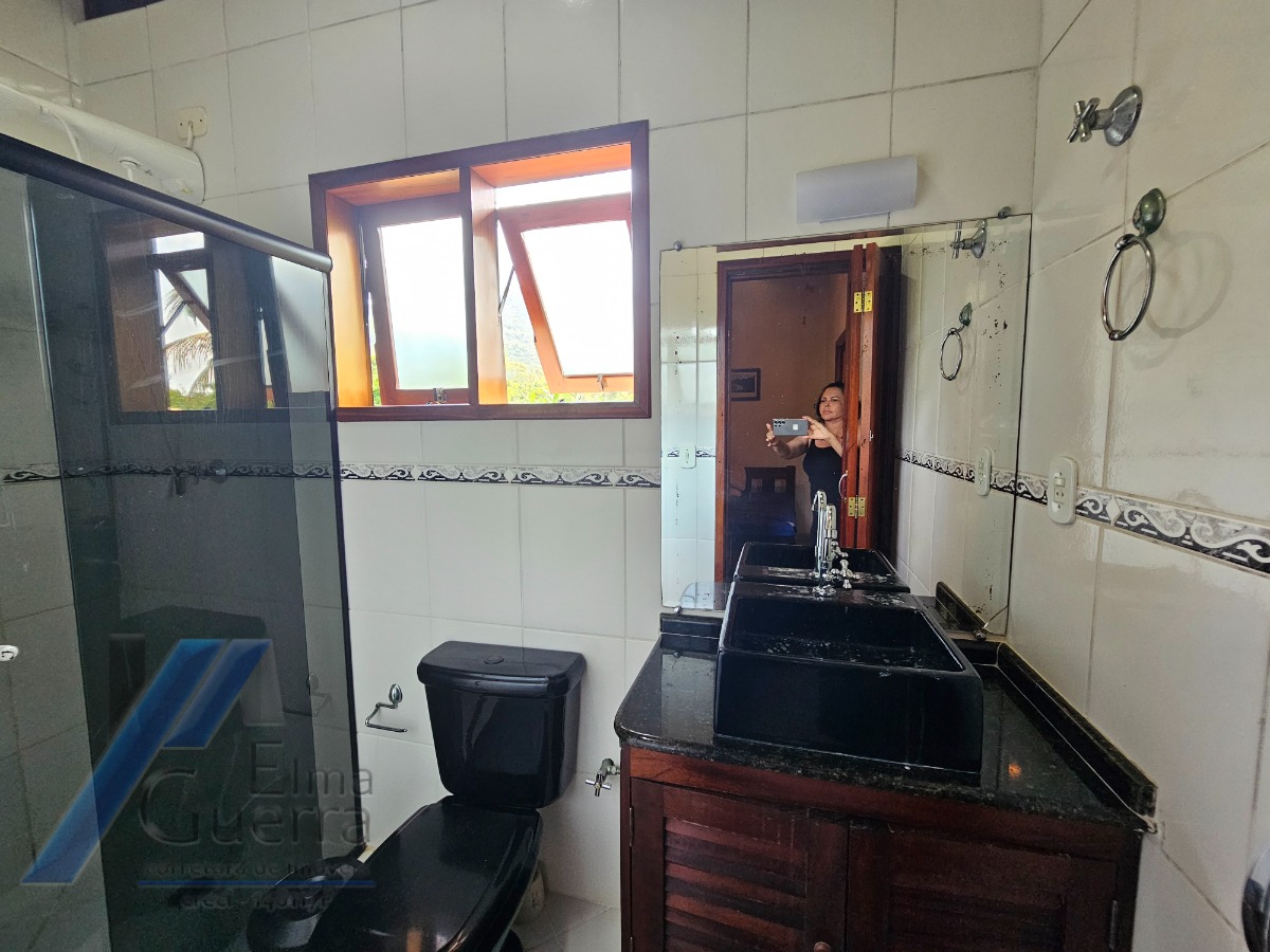 Ubatuba, Itamambuca - Linda casa com 03 dormitórios sendo 01 suíte e 300 metros do mar.