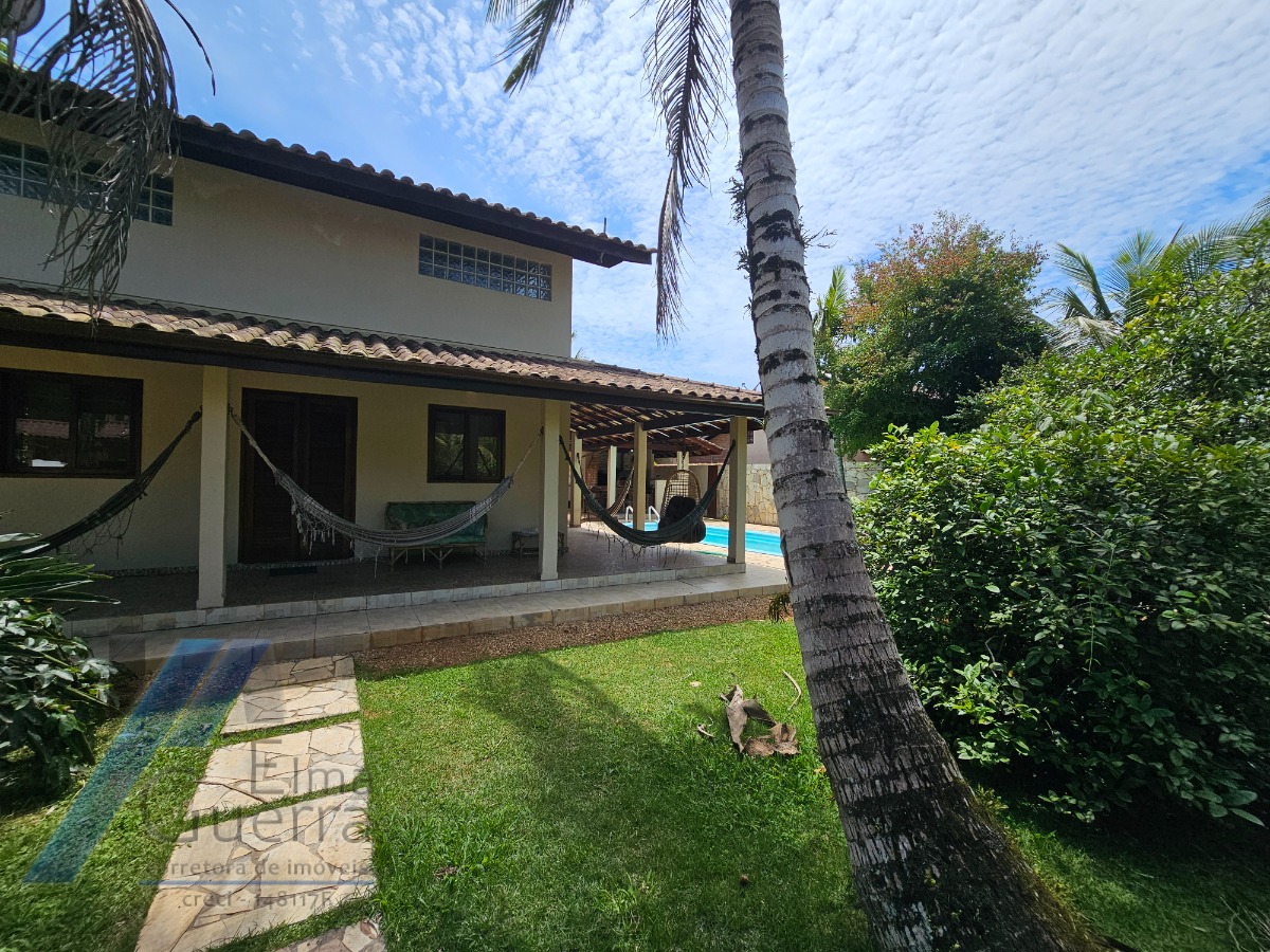 Ubatuba, Itamambuca - Linda casa com 03 dormitórios sendo 01 suíte e 300 metros do mar.
