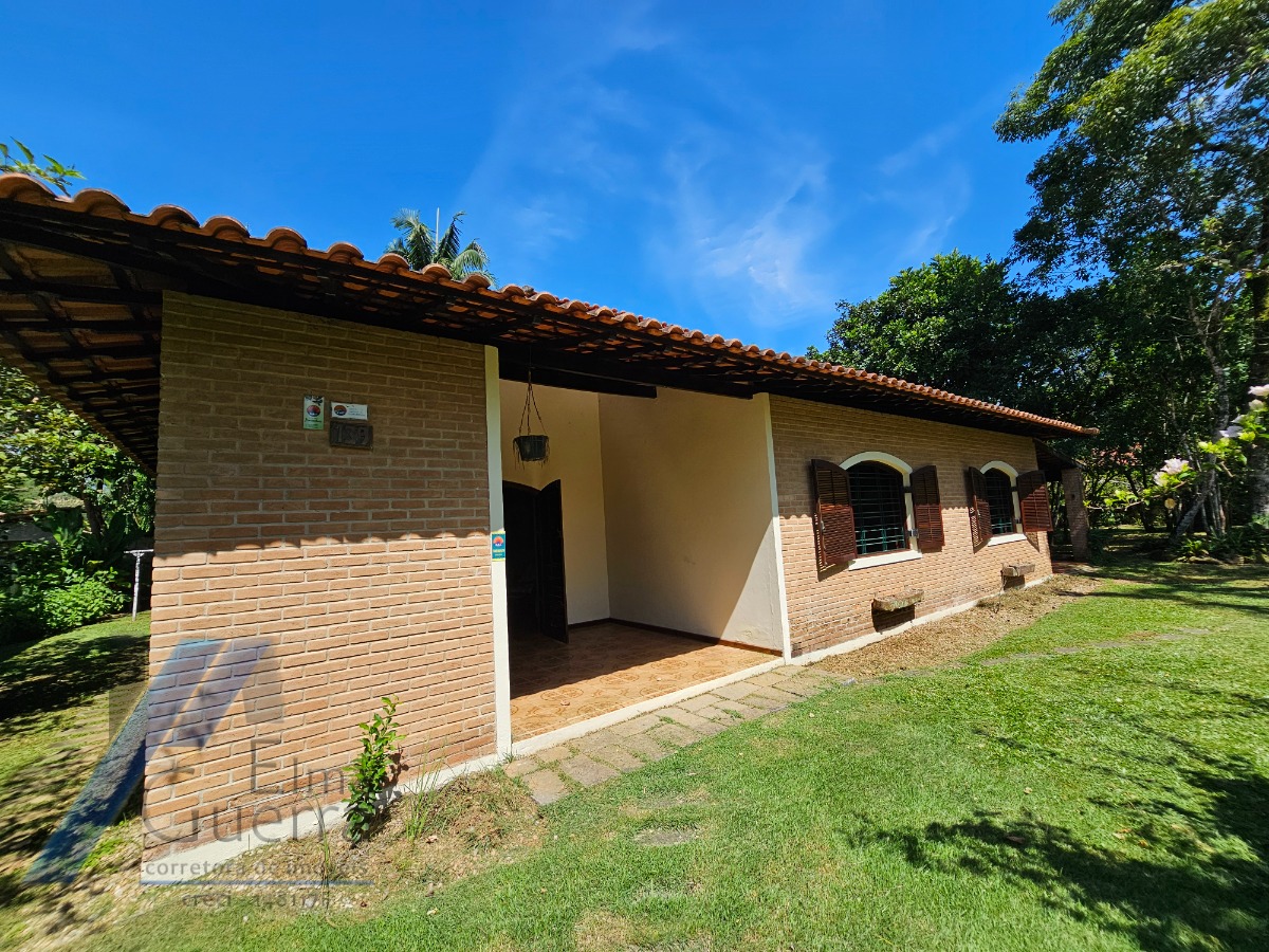 Ubatuba, Itamambuca - Casa com 03 dormitórios a 150 metros do mar, com 1028 m2 de terreno.