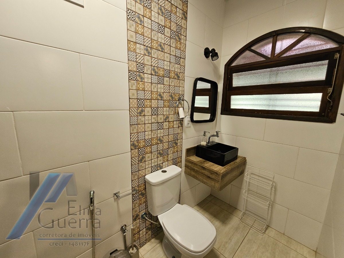 Ubatuba, Itamambuca - Casa com 03 dormitórios a 150 metros do mar, com 1028 m2 de terreno.