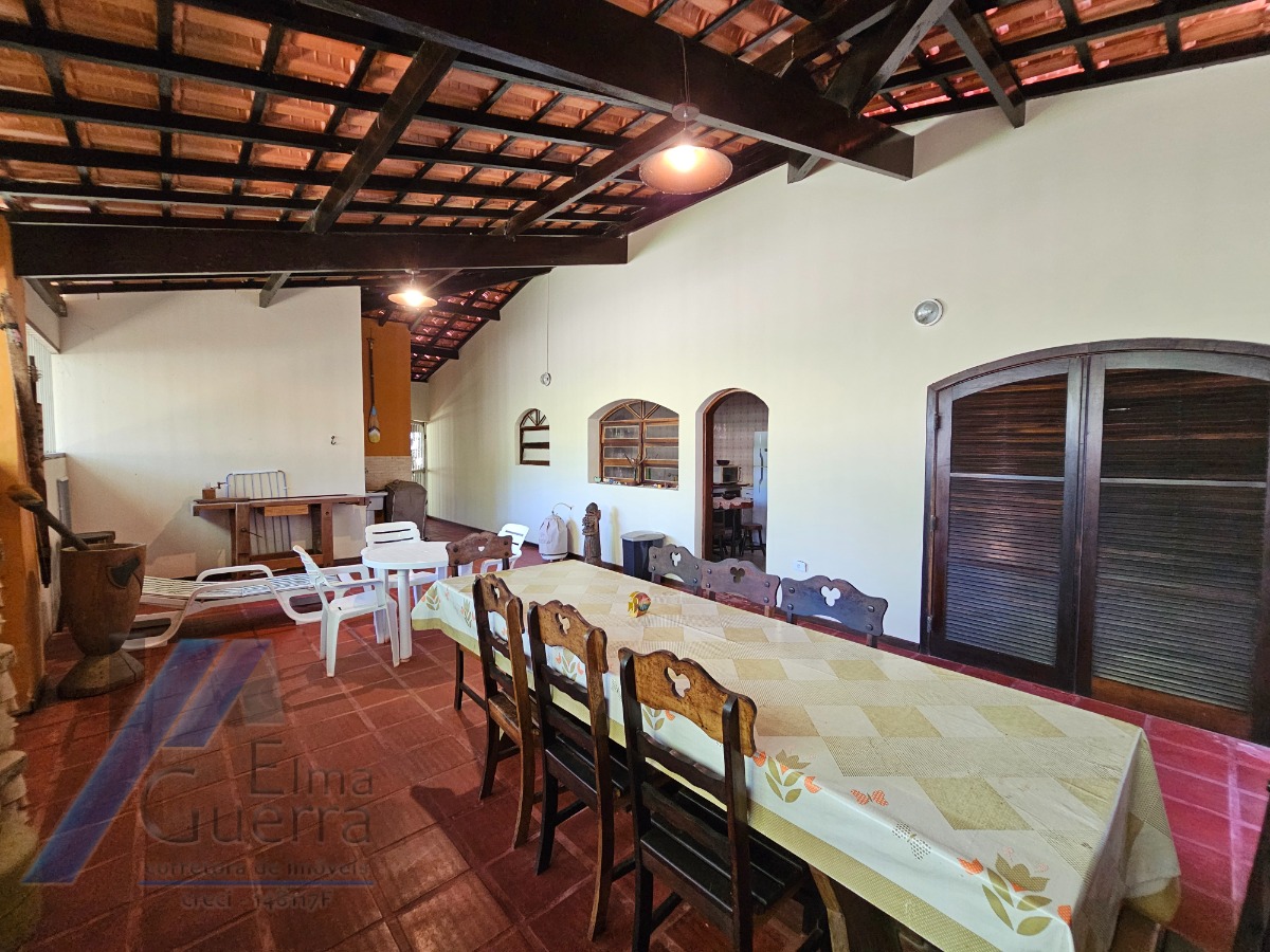 Ubatuba, Itamambuca - Casa com 03 dormitórios a 150 metros do mar, com 1028 m2 de terreno.