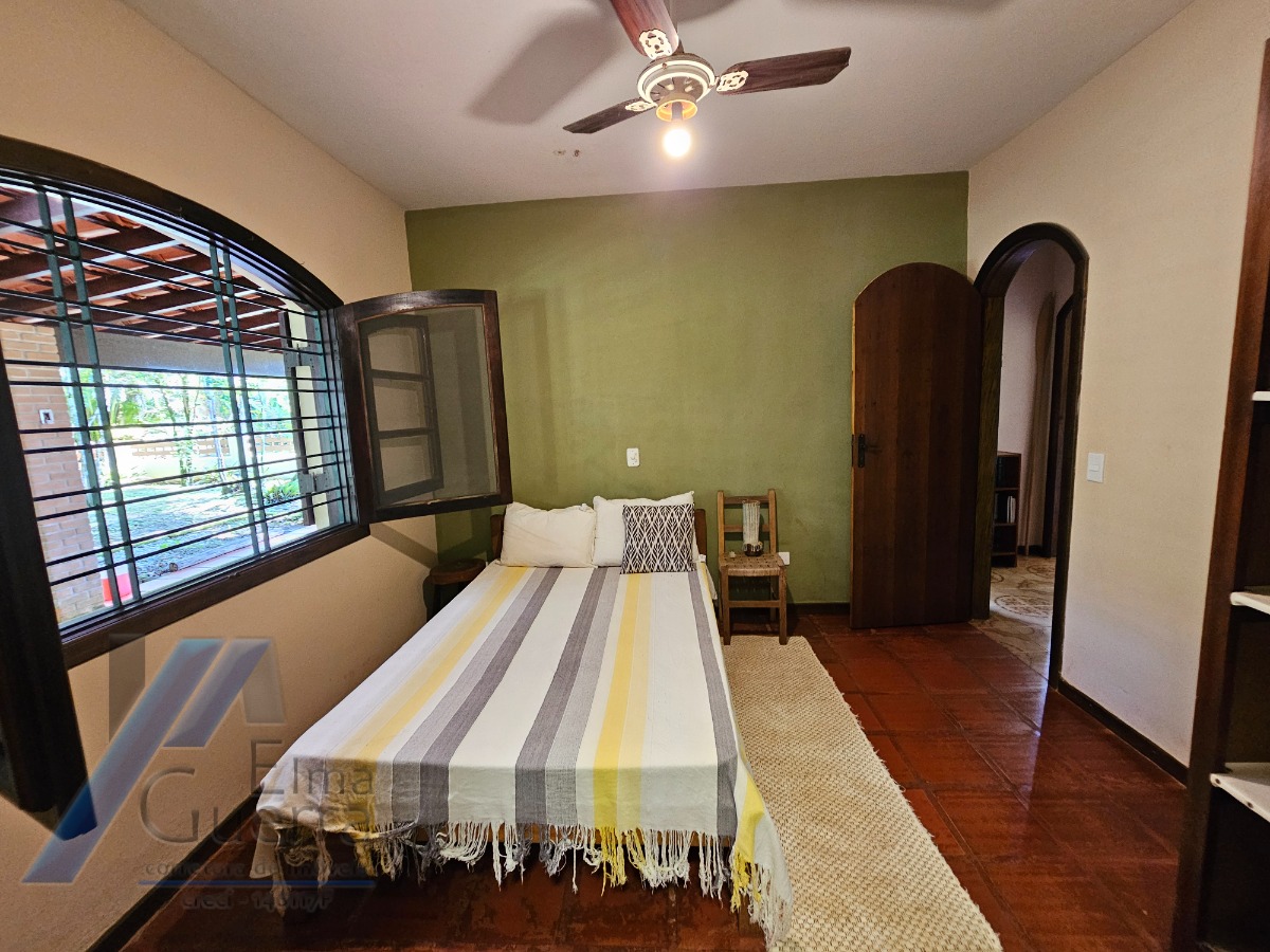 Ubatuba, Itamambuca - Casa com 03 dormitórios a 150 metros do mar, com 1028 m2 de terreno.
