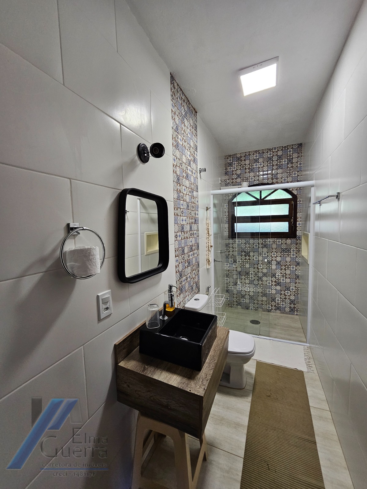 Ubatuba, Itamambuca - Casa com 03 dormitórios a 150 metros do mar, com 1028 m2 de terreno.