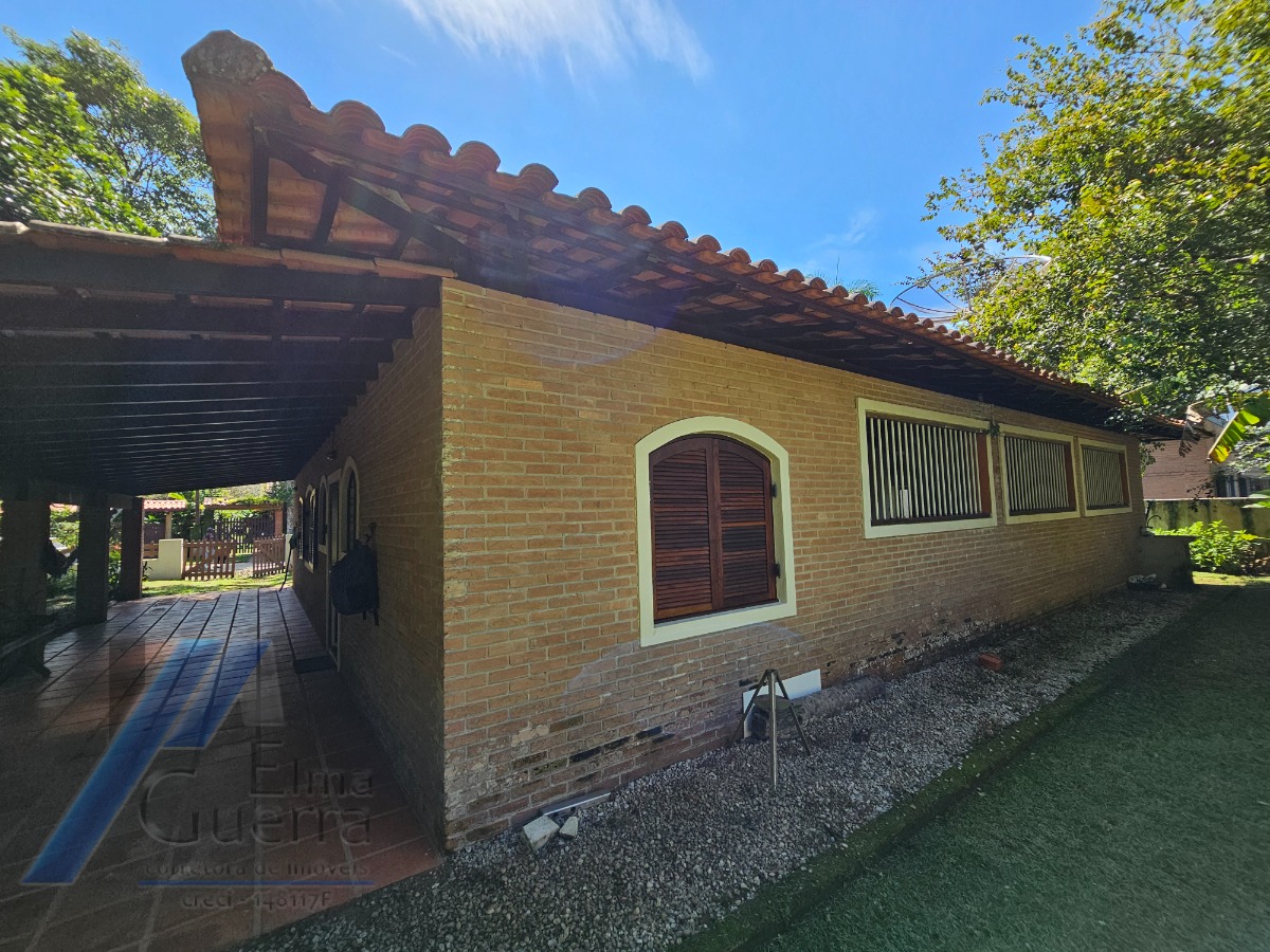 Ubatuba, Itamambuca - Casa com 03 dormitórios a 150 metros do mar, com 1028 m2 de terreno.