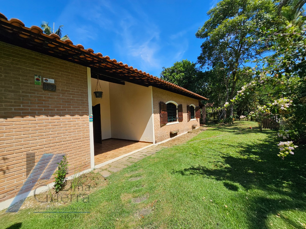Ubatuba, Itamambuca - Casa com 03 dormitórios a 150 metros do mar, com 1028 m2 de terreno.